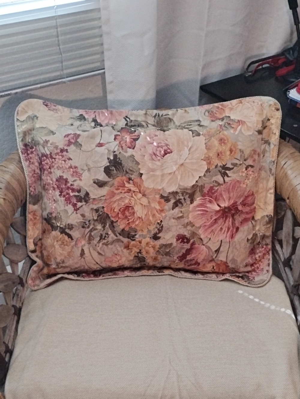 Beautiful Vintage Floral Standard Sham- Rose Pattern. Home - Picture 2 of 6